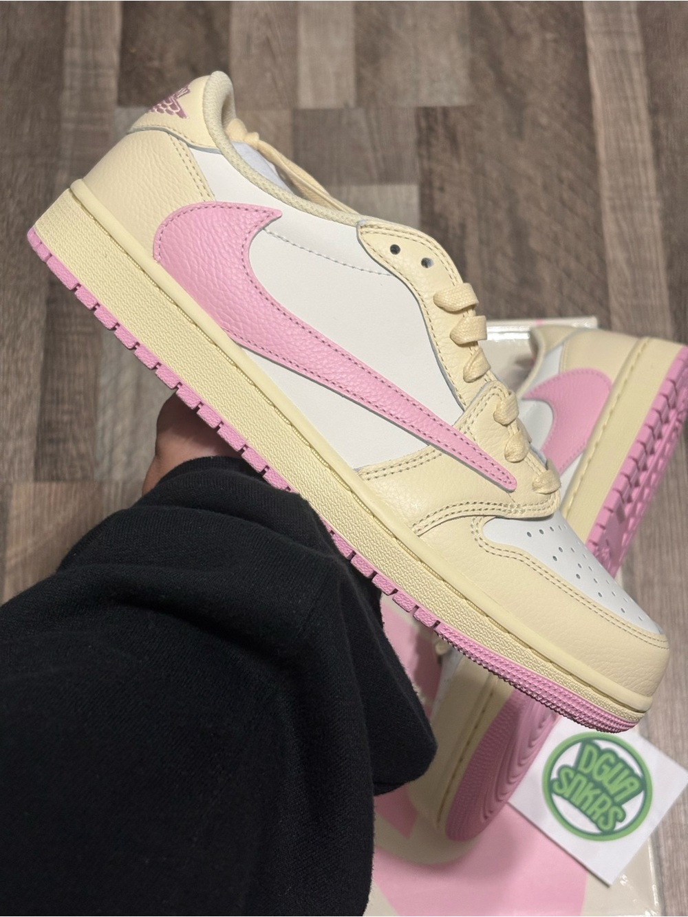 Jordan 1 low × Travis Scott Shy Pink
